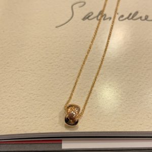 𝑪𝒉𝒂𝒏𝒆 * High-end jewelry collection. New Rose Gold Coco Crush Chevron-Patterned Round Bean Necklace.