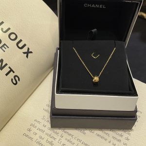 𝑪𝒉𝒂𝒏𝒆* High-end jewelry collection. New Gold Coco Crush Chevron Pattern Round Bean Necklace.