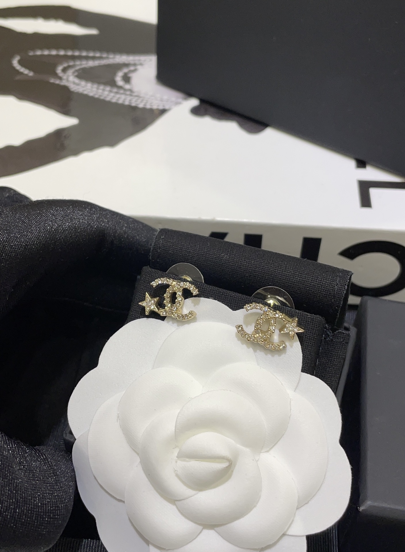wsxc1783381513775_3 ๐ช๐๐๐๐* New 22S model: light gold water-crystal double C star earrings.