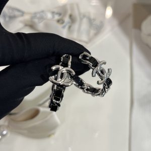 𝑪𝒉𝒂𝒏𝒆𝒍25P New Model: Silver Color with Double C Logo, Black Patent Leather, Chain-Link Earrings.