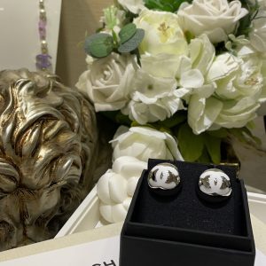 𝑪𝒉𝒂𝒏𝒆 * 25C New White Enamel Double C Semi-Circular Ball Button Earrings in Silver