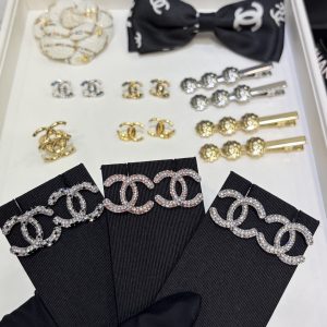 𝑪𝒉𝒂𝒏𝒆 * 26A New Model, Full-Set Diamond Double C, Silver, Large Earrings.