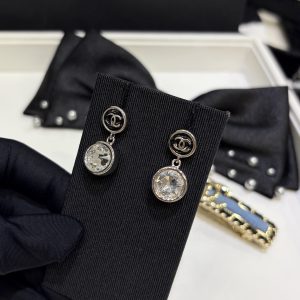 𝑪𝒉𝒂𝒏𝒆 * 26A New Model: Silver Color with Black C-shaped Clasp and Crystal Earrings