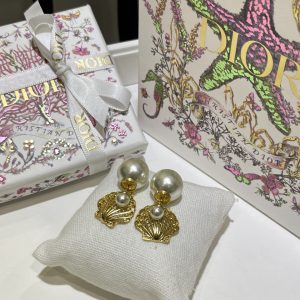 𝐃𝐢𝐨 * New model: gold-plated, embossed scallop shell, pearl, double-ball earrings.