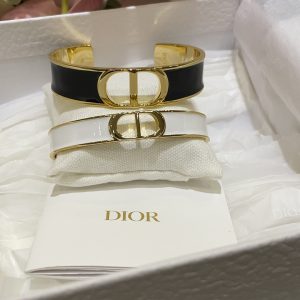 Dio* New Gold CD Letter Black Enamel Open Bangle