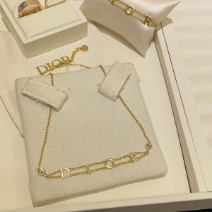 𝐃𝐢𝐨 * Newly released gold-plated letter-shaped small crystal double-layered necklace.