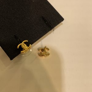 𝑪𝒉𝒂𝒏𝒆* New 26P Mini Gold Simple Double-C Ear Studs.
