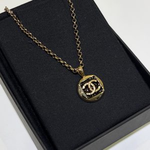 𝑪𝒉𝒂𝒏𝒆 * New 26C model: Gold Double C with Black Enamel Circle Necklace.
