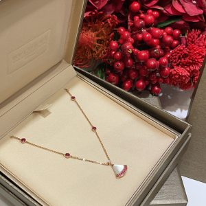 𝐵𝑣𝑙𝑔𝑎𝑟 * Exclusive Fan for the 2024 Qixi Festival Valentine’s Day. DIVAS’DREAM Petite Dress, Pink Diamond, White Pearl, Rose Gold Necklace.