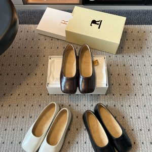 The Ro*26ss summer new collection of square-toed flat shoes.