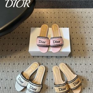 Dio*26ss summer new collection of straw flat sandals with a single strap.