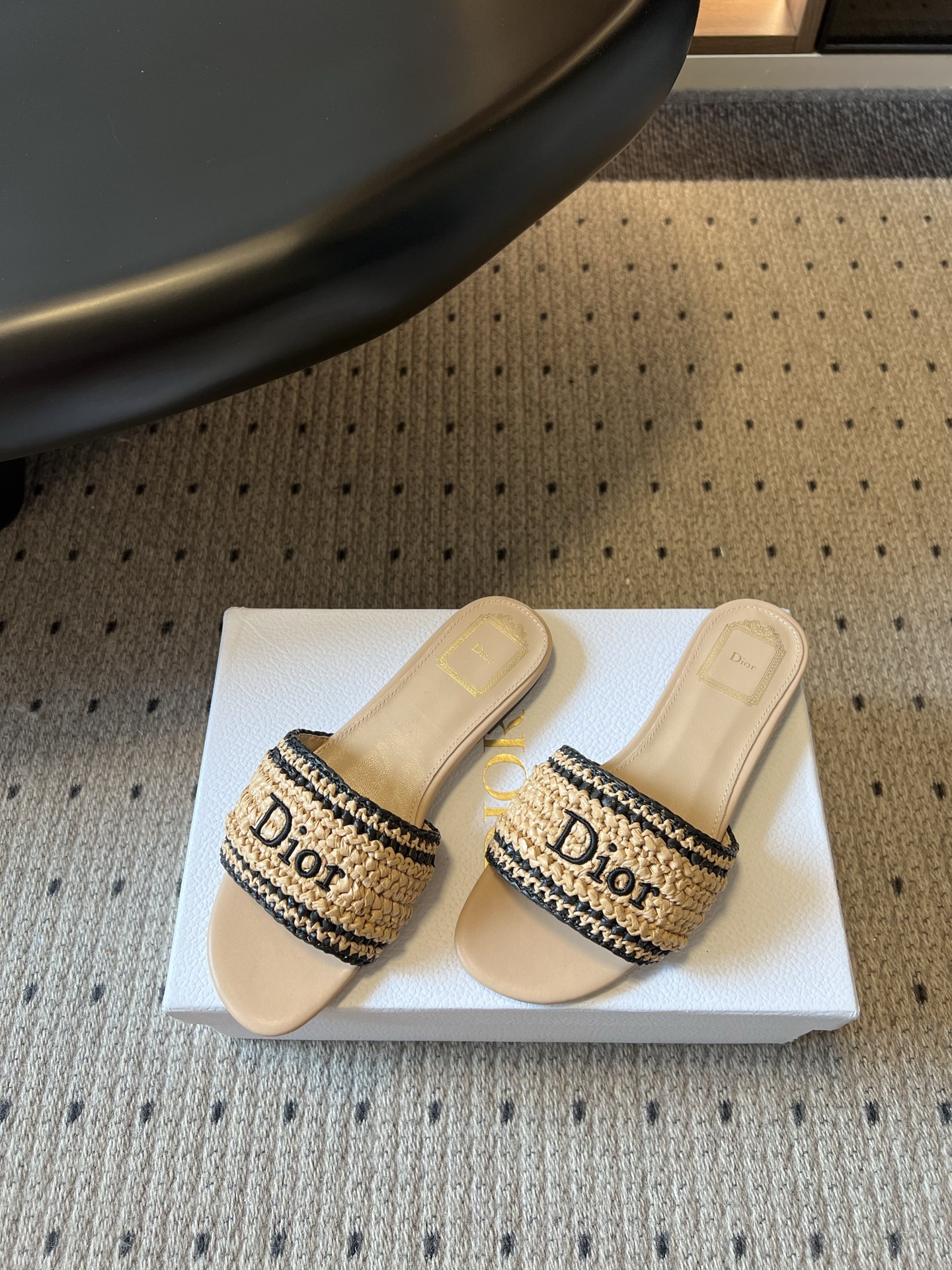 wsxc1783703553667_1 Dio*26ss summer new collection of straw flat sandals with a single strap. - 图片 28