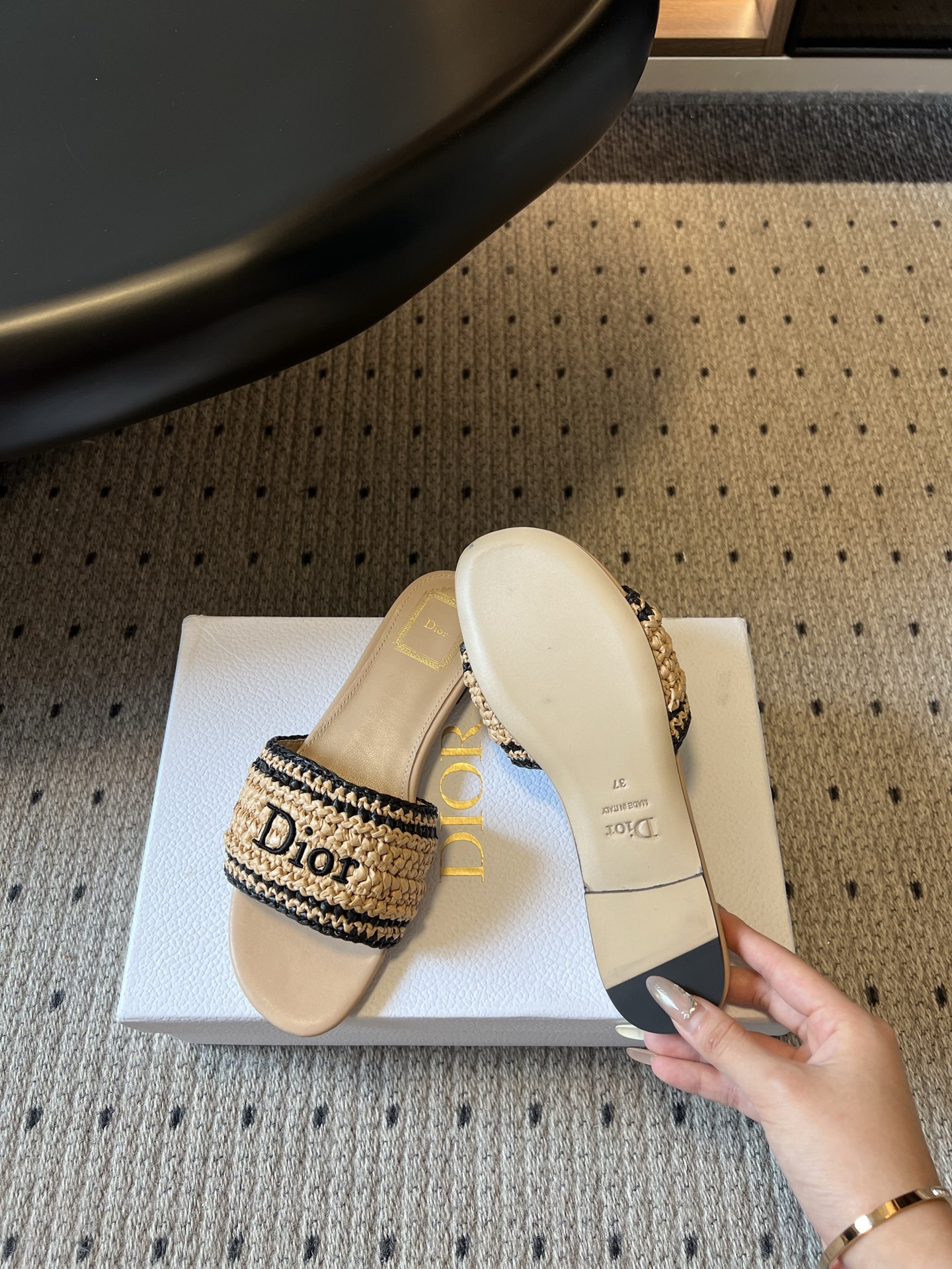 wsxc1783703553667_2 Dio*26ss summer new collection of straw flat sandals with a single strap. - 图片 27