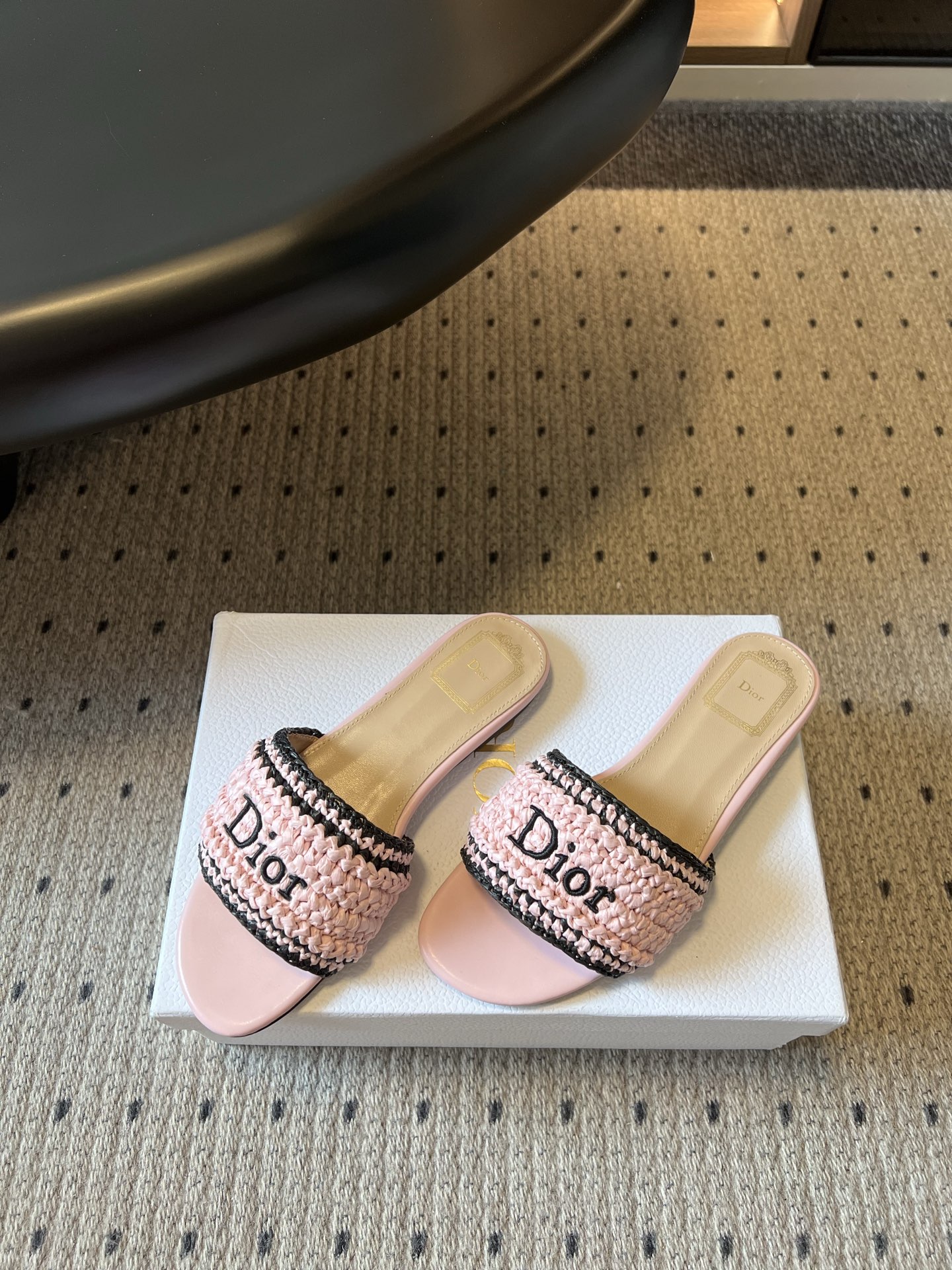 wsxc1783703554914_1 Dio*26ss summer new collection of straw flat sandals with a single strap. - 图片 19