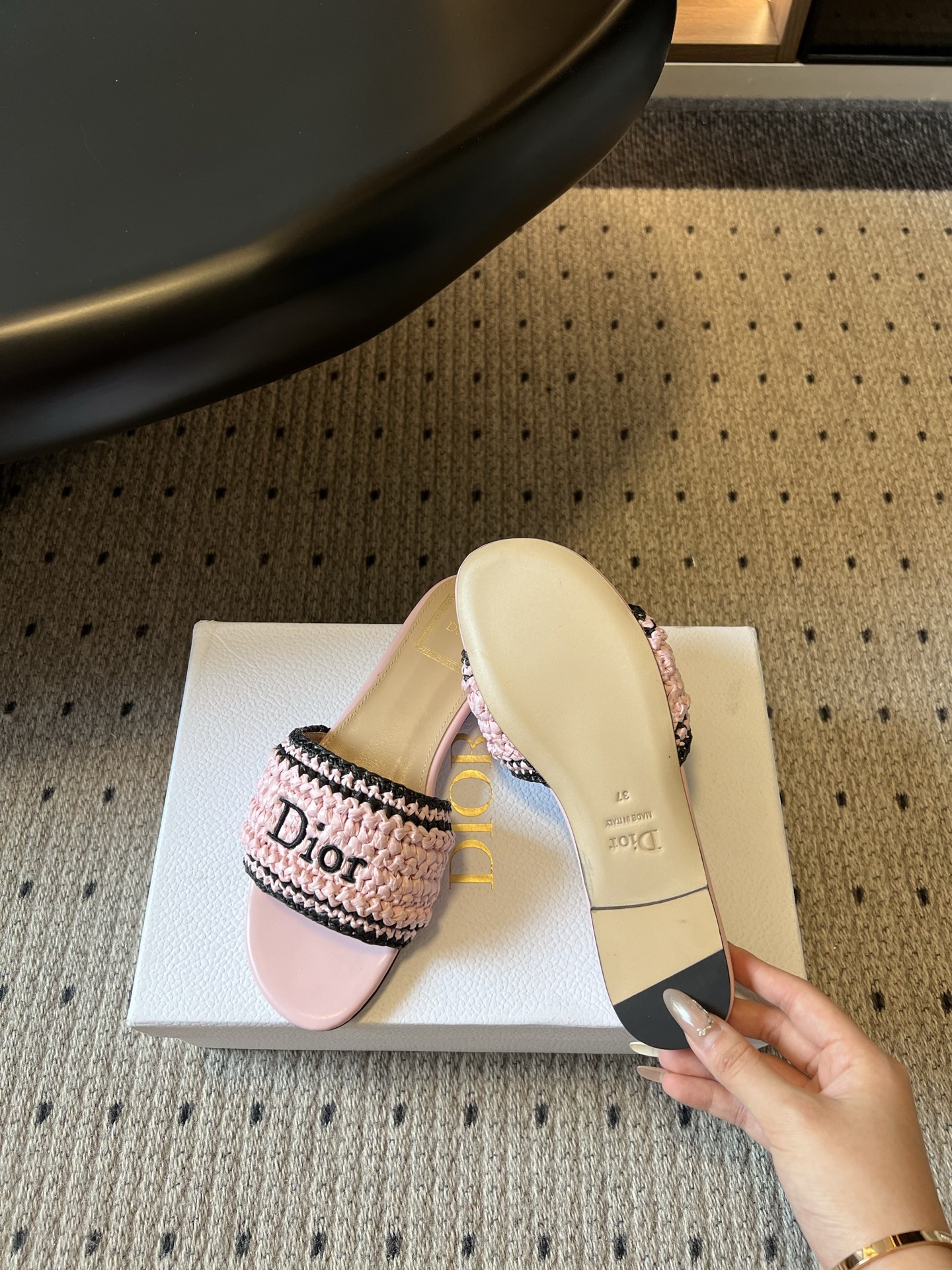 wsxc1783703554914_2 Dio*26ss summer new collection of straw flat sandals with a single strap. - 图片 18