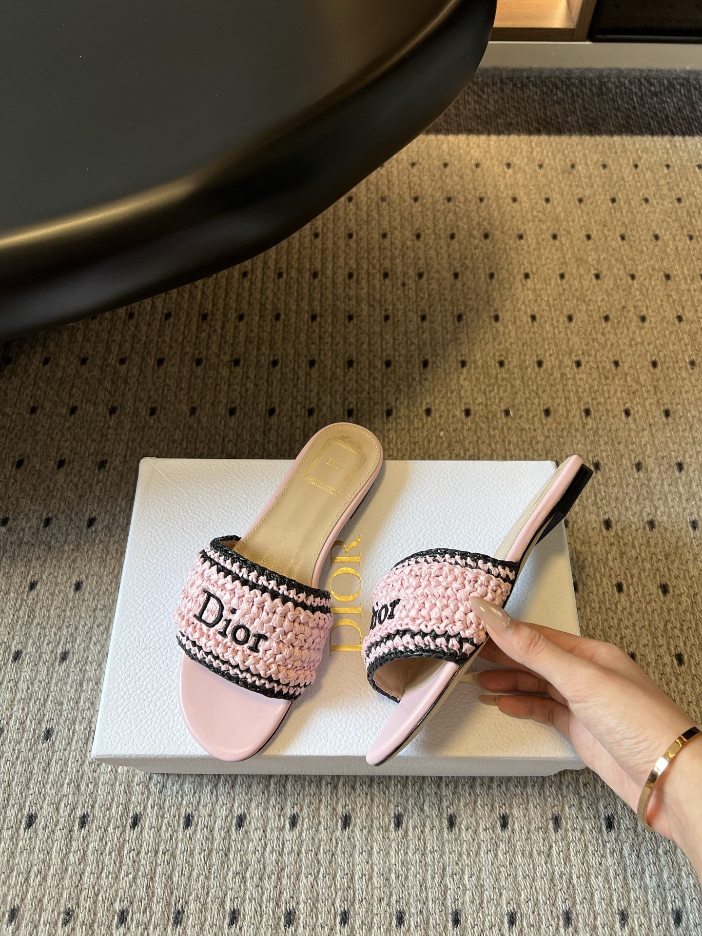 wsxc1783703554914_3 Dio*26ss summer new collection of straw flat sandals with a single strap. - 图片 17