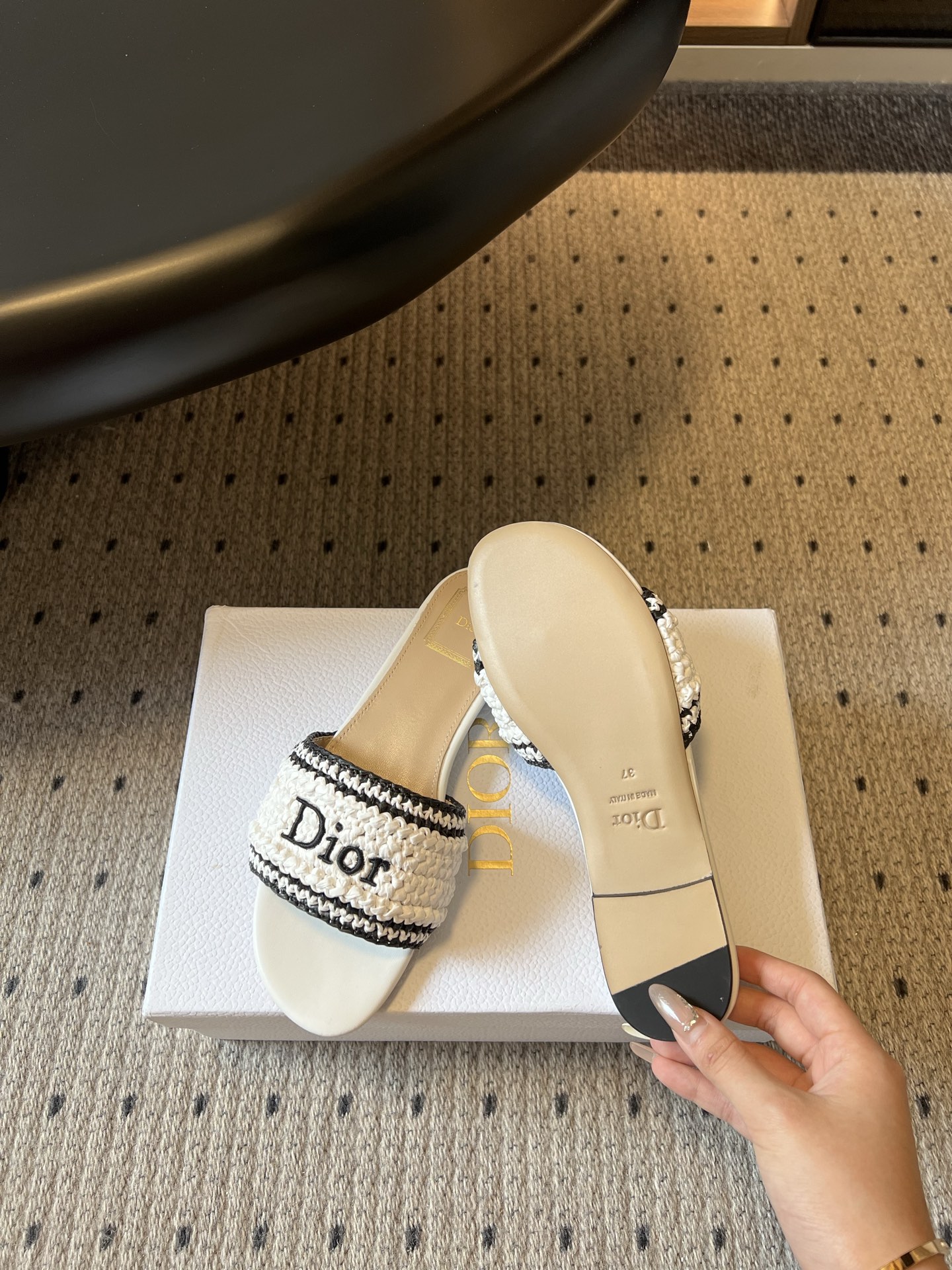 wsxc1783703556015_2 Dio*26ss summer new collection of straw flat sandals with a single strap. - 图片 9