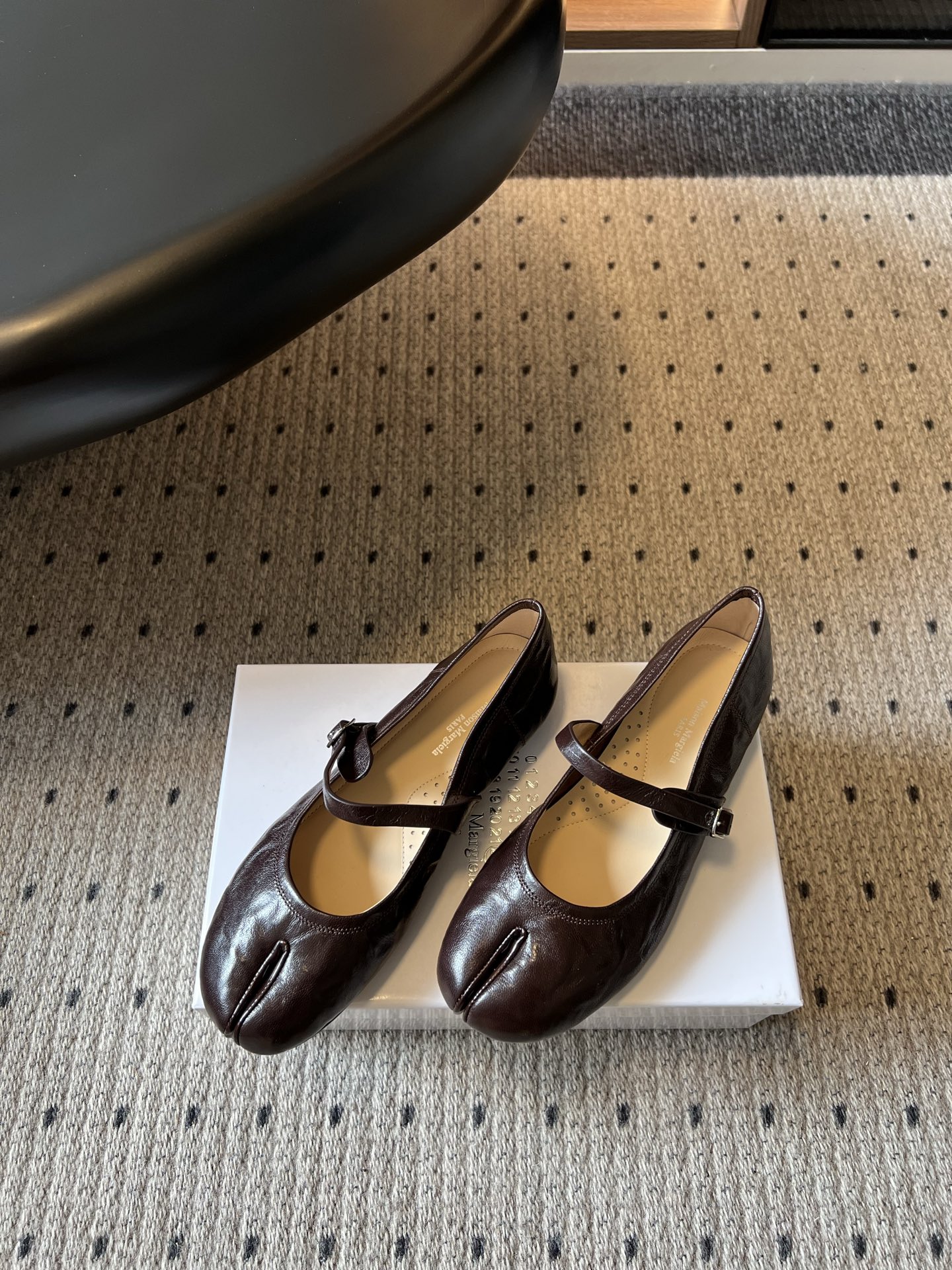 wsxc1783705111233_1 Maison Margiel*26ss Summer New Collection – Split Toe Mary Jane Shoes. - 图片 37