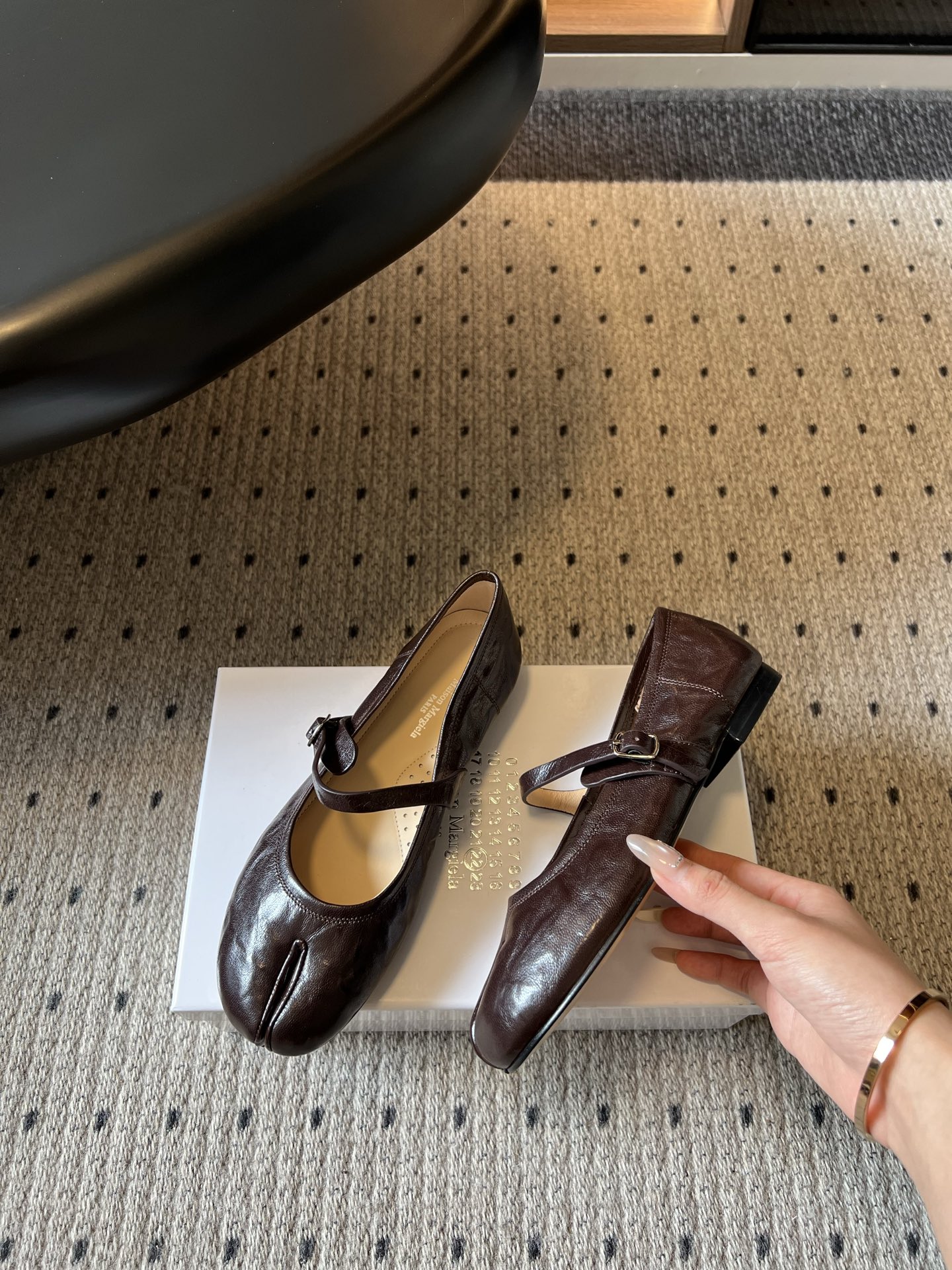 wsxc1783705111233_3 Maison Margiel*26ss Summer New Collection – Split Toe Mary Jane Shoes. - 图片 35