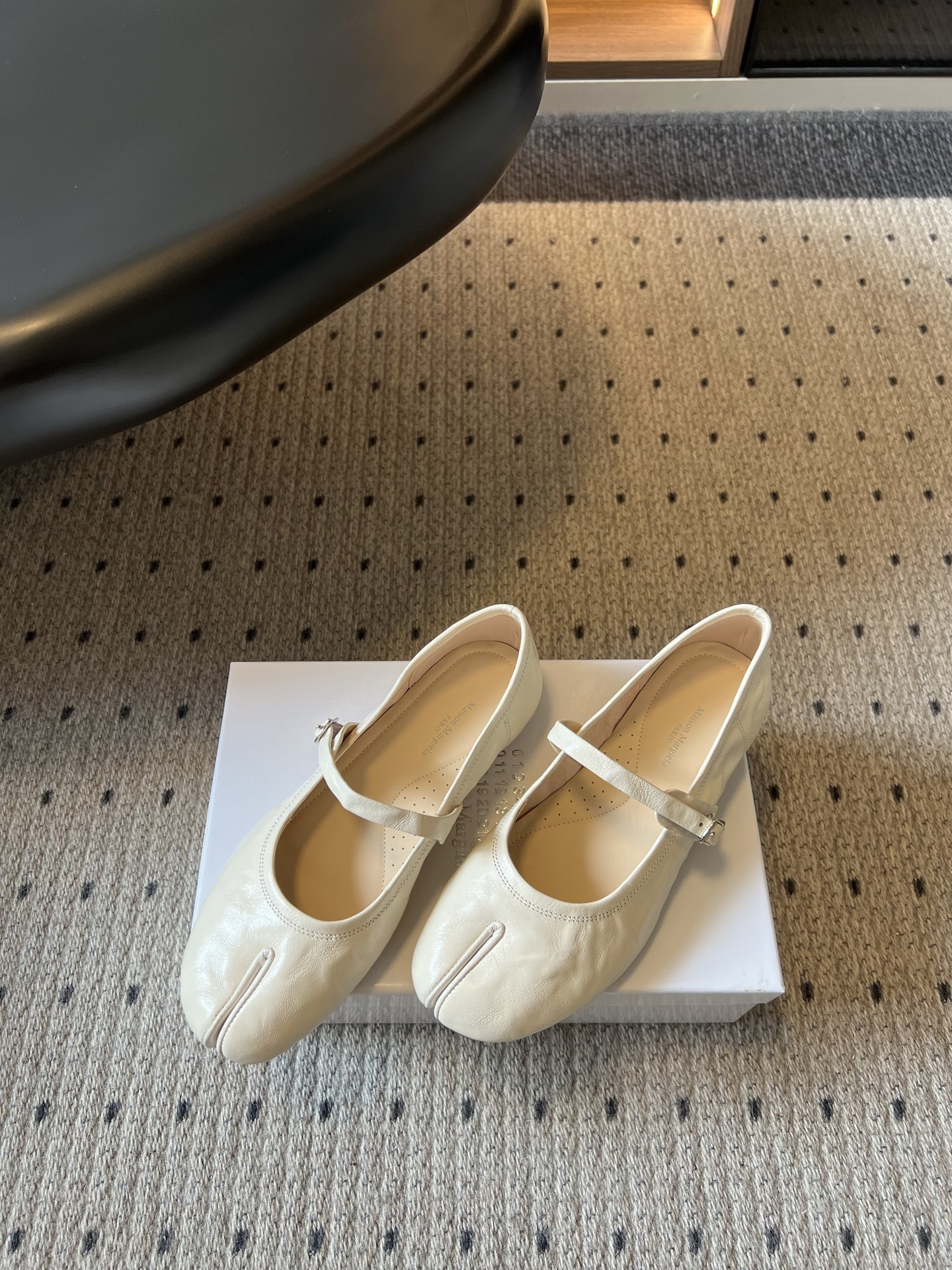 wsxc1783705112381_1 Maison Margiel*26ss Summer New Collection – Split Toe Mary Jane Shoes. - 图片 27