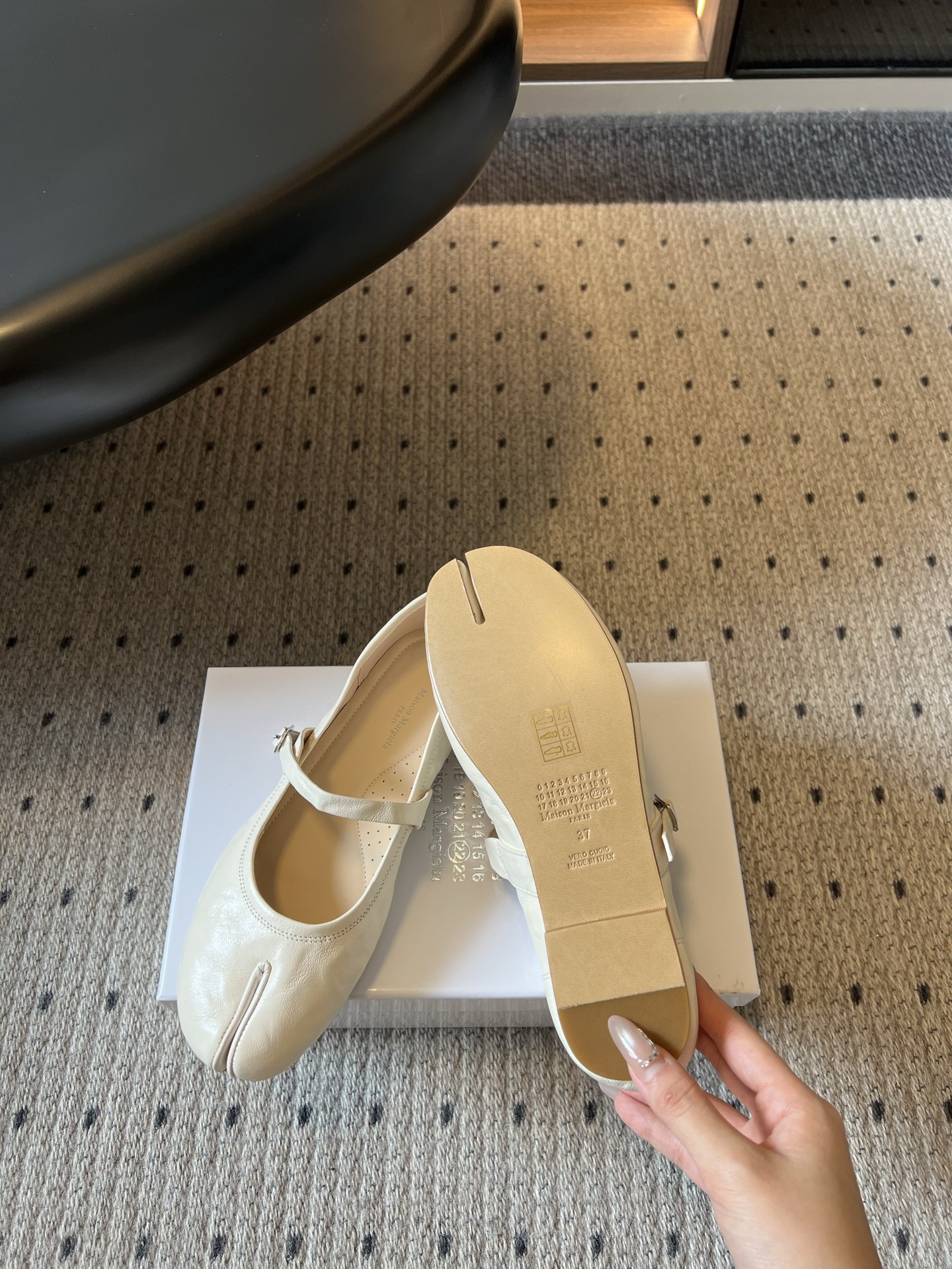 wsxc1783705112381_2 Maison Margiel*26ss Summer New Collection – Split Toe Mary Jane Shoes. - 图片 26