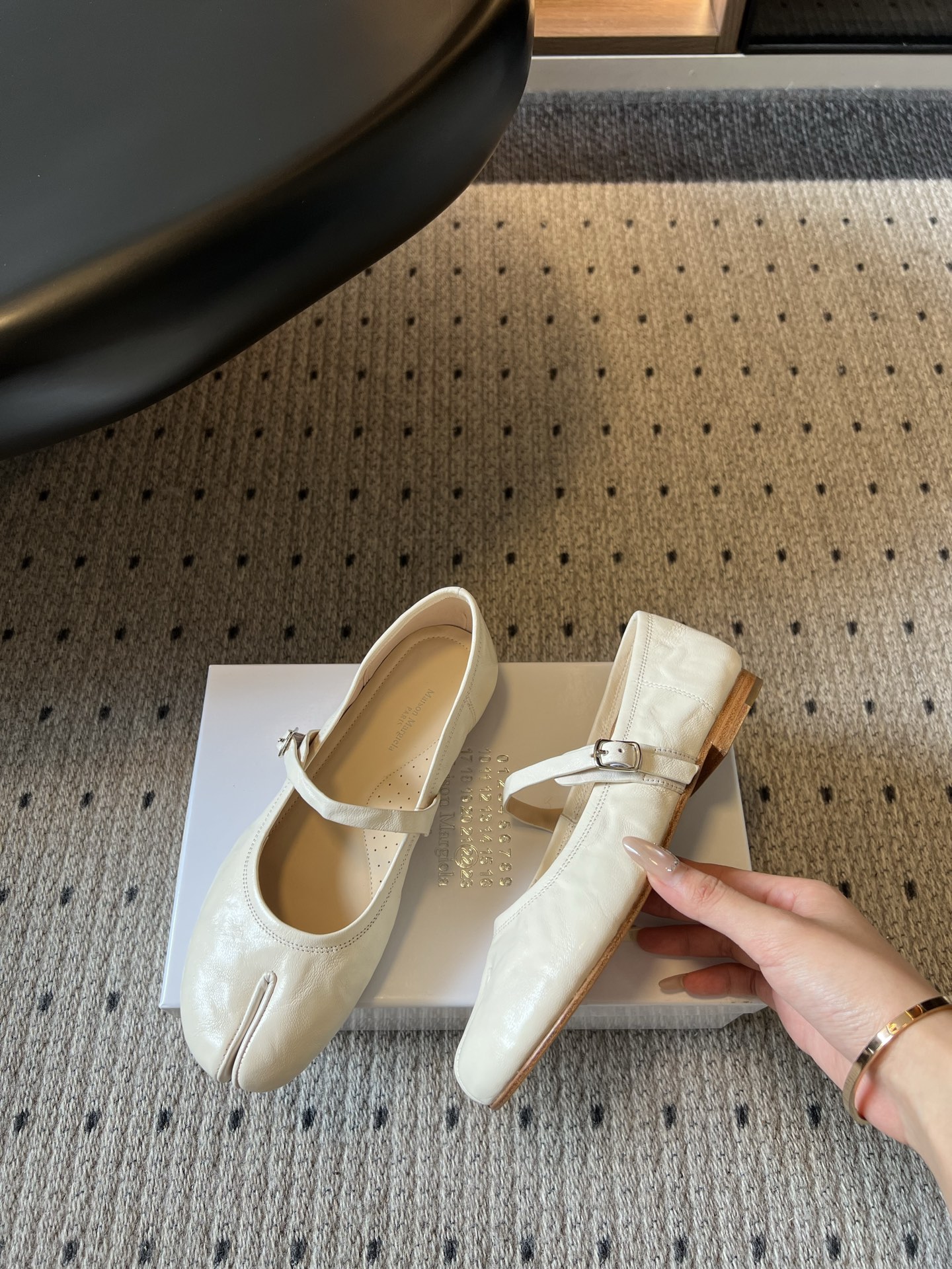 wsxc1783705112381_3 Maison Margiel*26ss Summer New Collection – Split Toe Mary Jane Shoes. - 图片 25