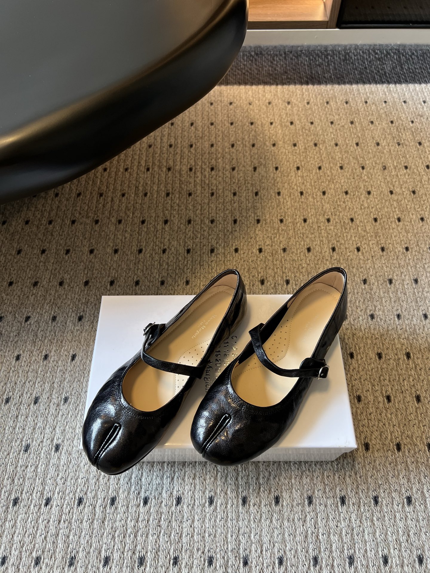 wsxc1783705113543_1 Maison Margiel*26ss Summer New Collection – Split Toe Mary Jane Shoes. - 图片 18
