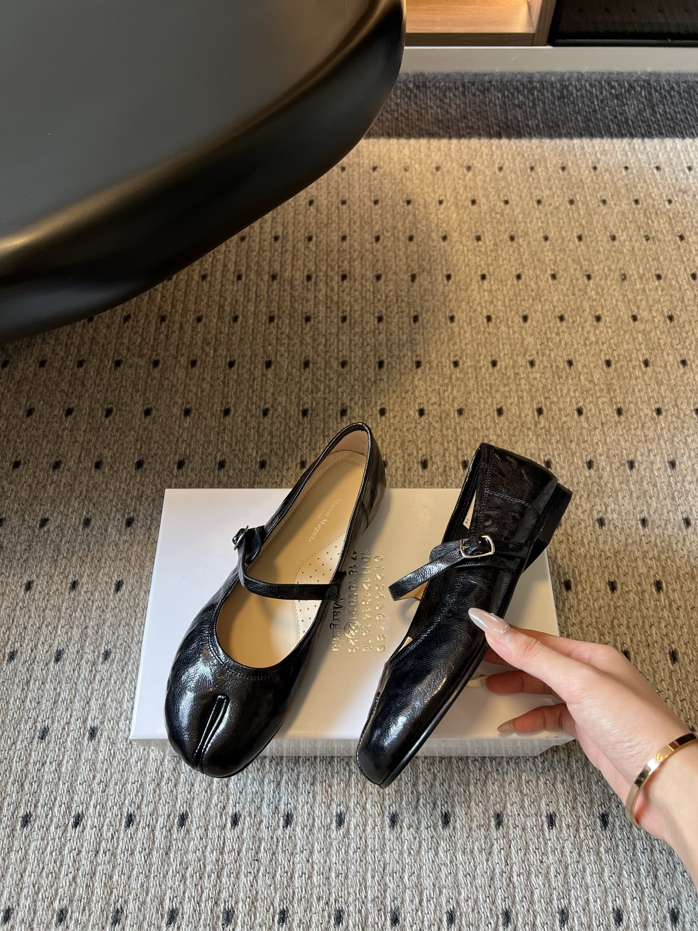wsxc1783705113543_3 Maison Margiel*26ss Summer New Collection – Split Toe Mary Jane Shoes. - 图片 16