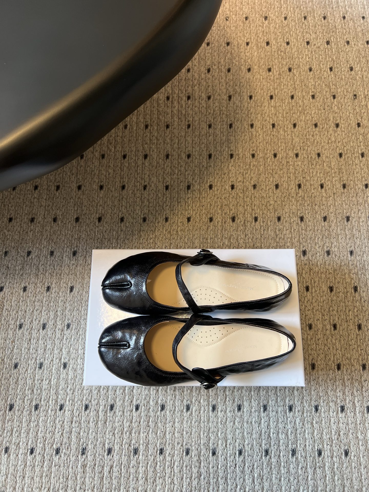 wsxc1783705113543_5 Maison Margiel*26ss Summer New Collection – Split Toe Mary Jane Shoes. - 图片 14