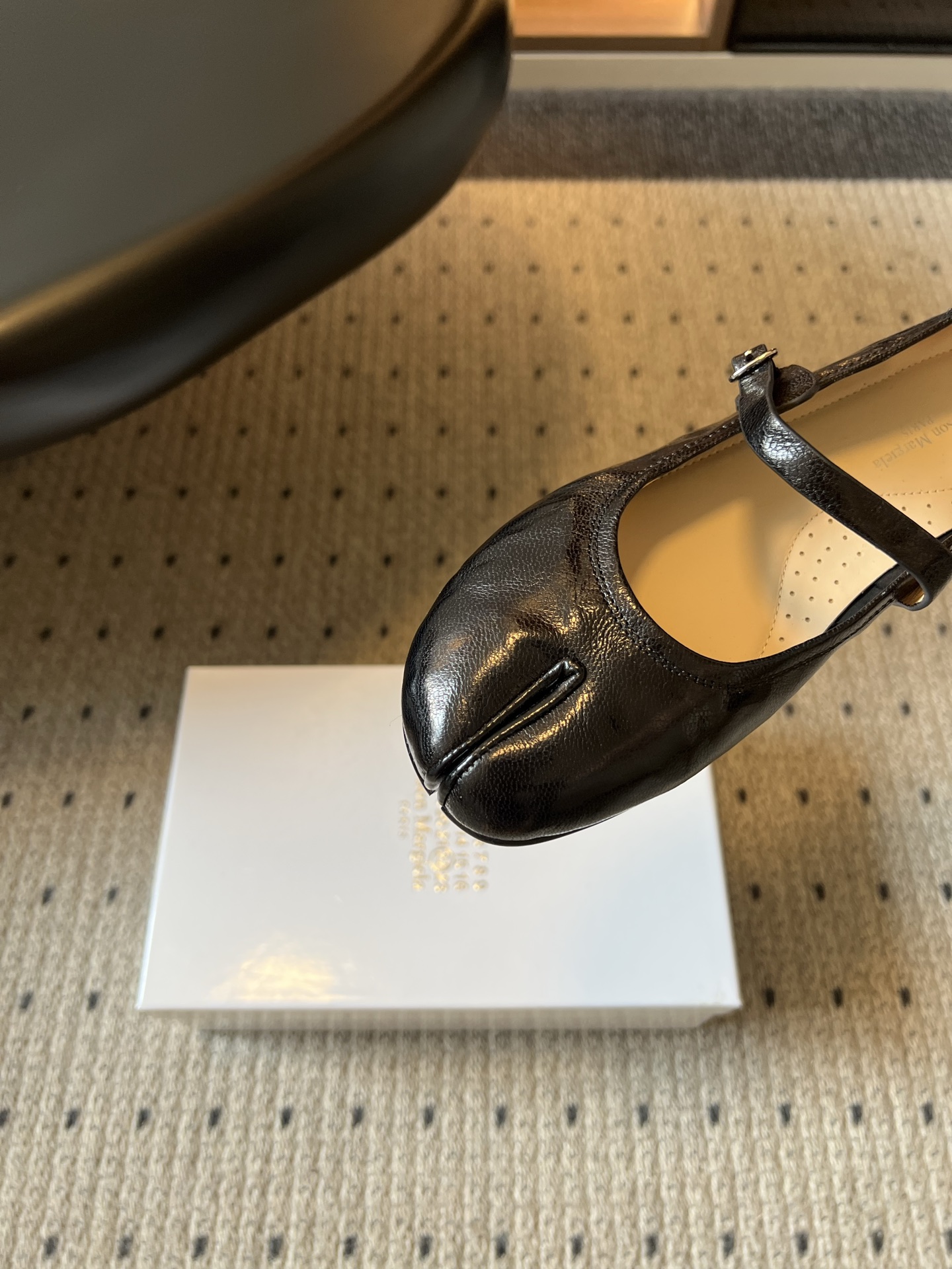 wsxc1783705113543_6 Maison Margiel*26ss Summer New Collection – Split Toe Mary Jane Shoes. - 图片 13