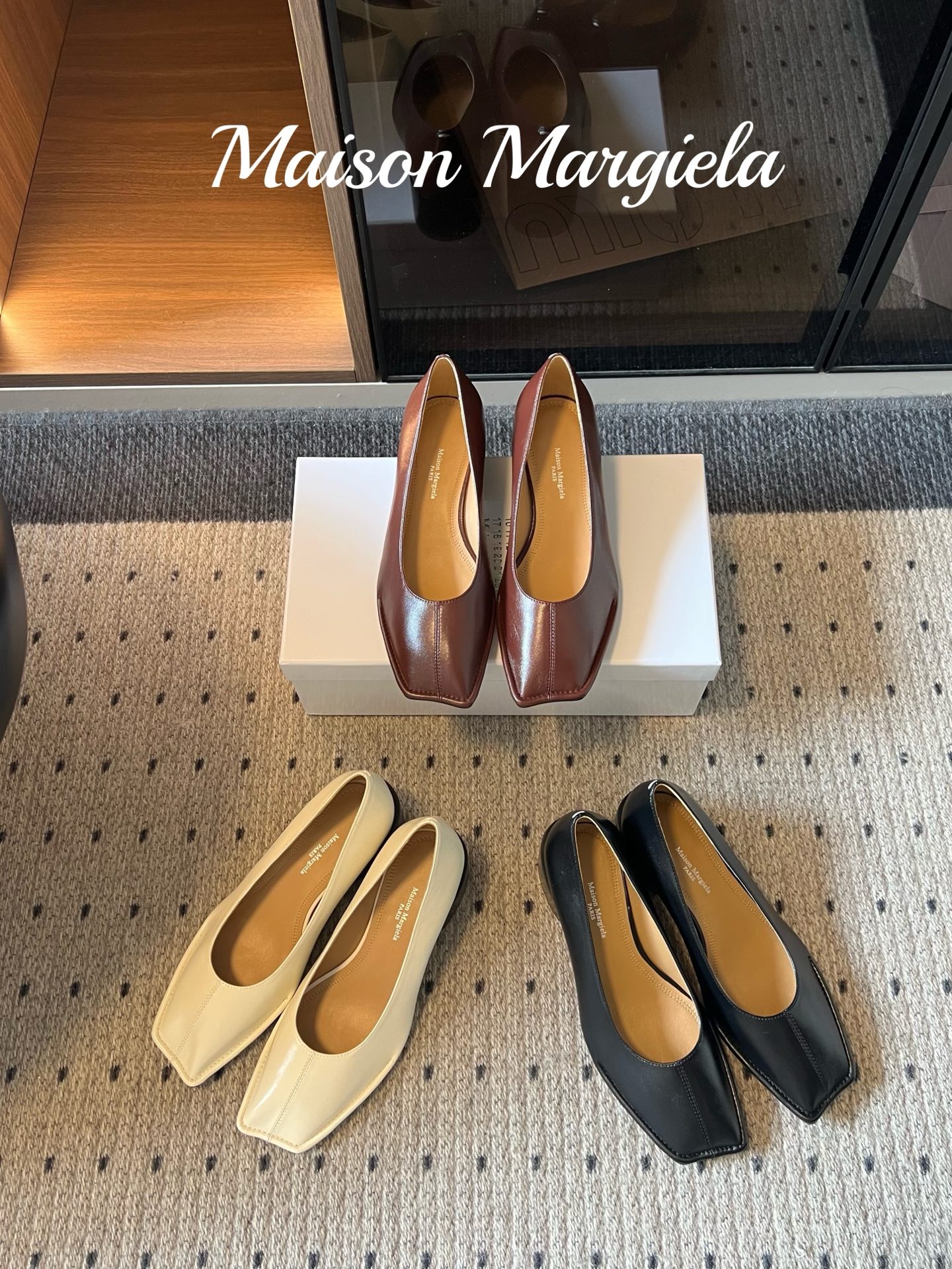 wsxc1783705308263_0 Maison Margiel*26ss summer new collection: square-toed, shallow-cut, low-heeled flats.