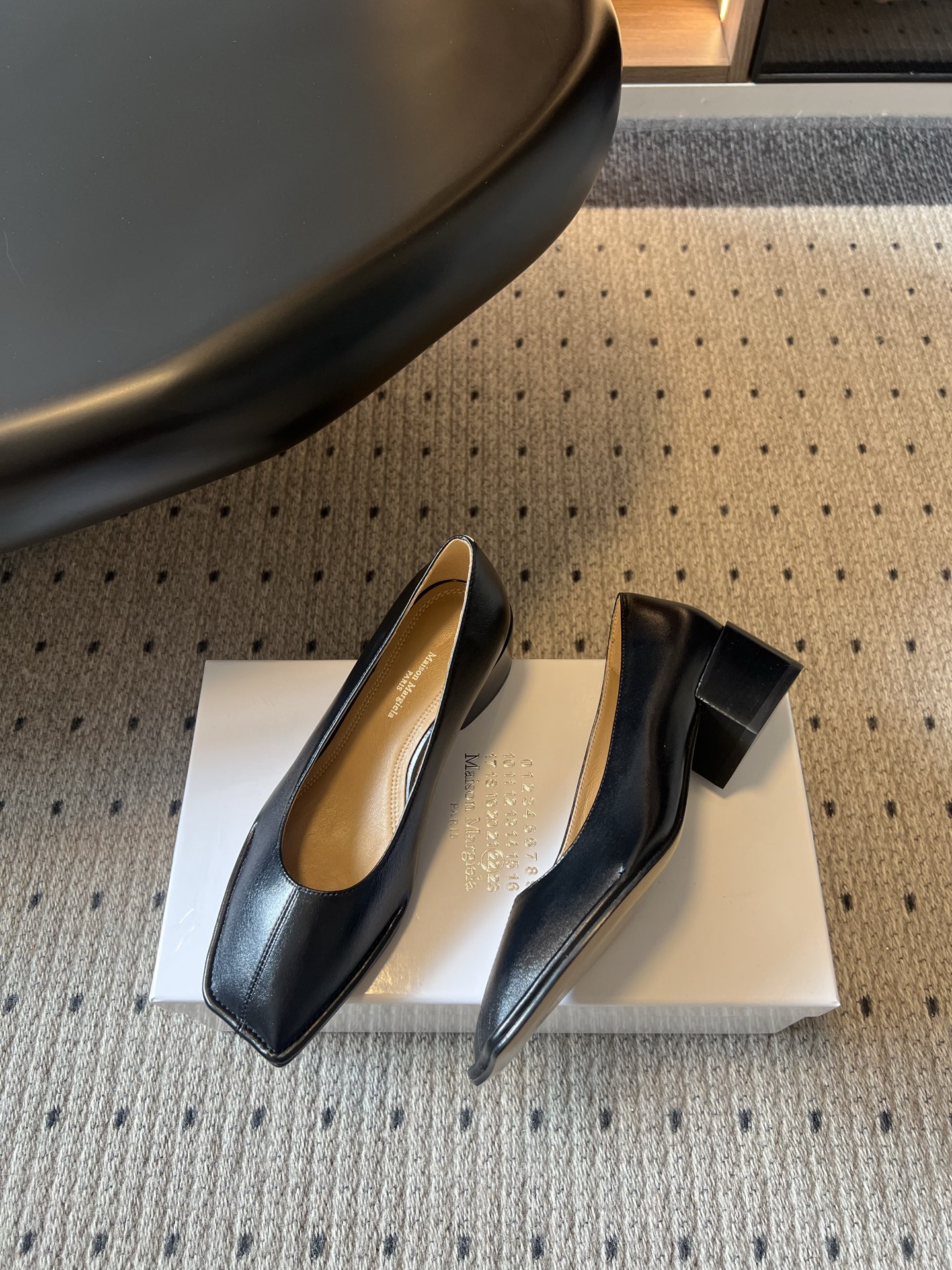 wsxc1783705311394_3 Maison Margiel*26ss summer new collection: square-toed, shallow-cut, low-heeled flats. - 图片 25