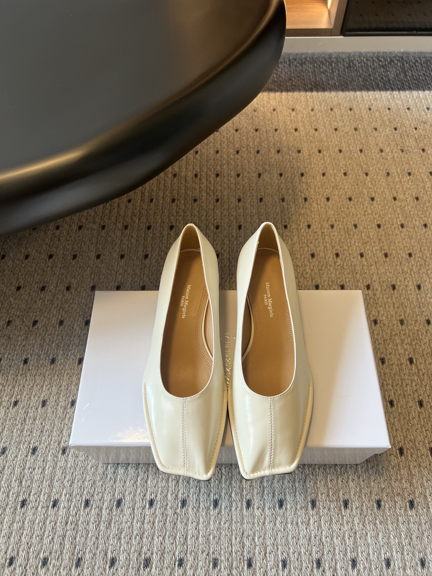 wsxc1783705312573_0 Maison Margiel*26ss summer new collection: square-toed, shallow-cut, low-heeled flats. - 图片 11