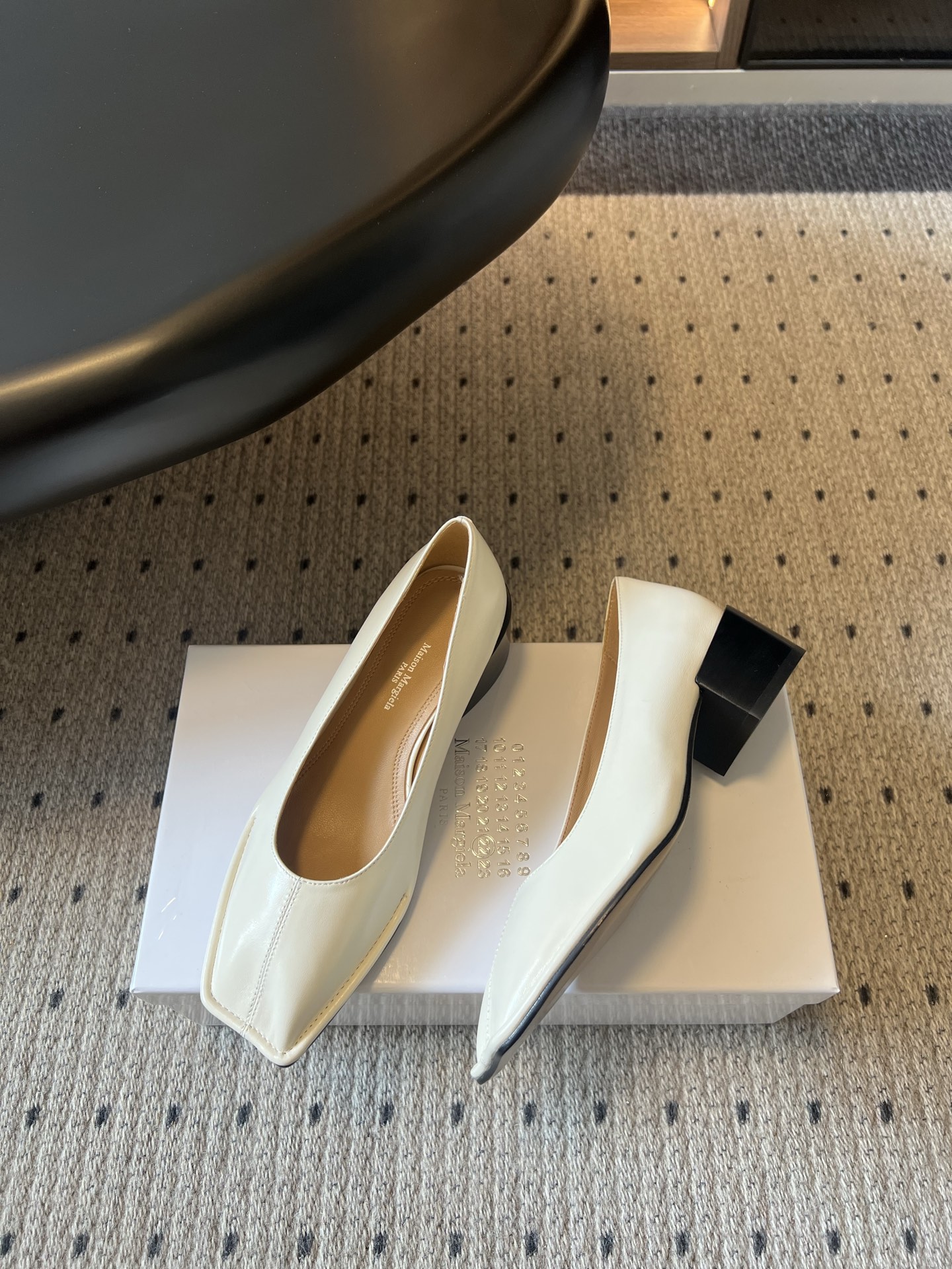 wsxc1783705312573_3 Maison Margiel*26ss summer new collection: square-toed, shallow-cut, low-heeled flats. - 图片 17
