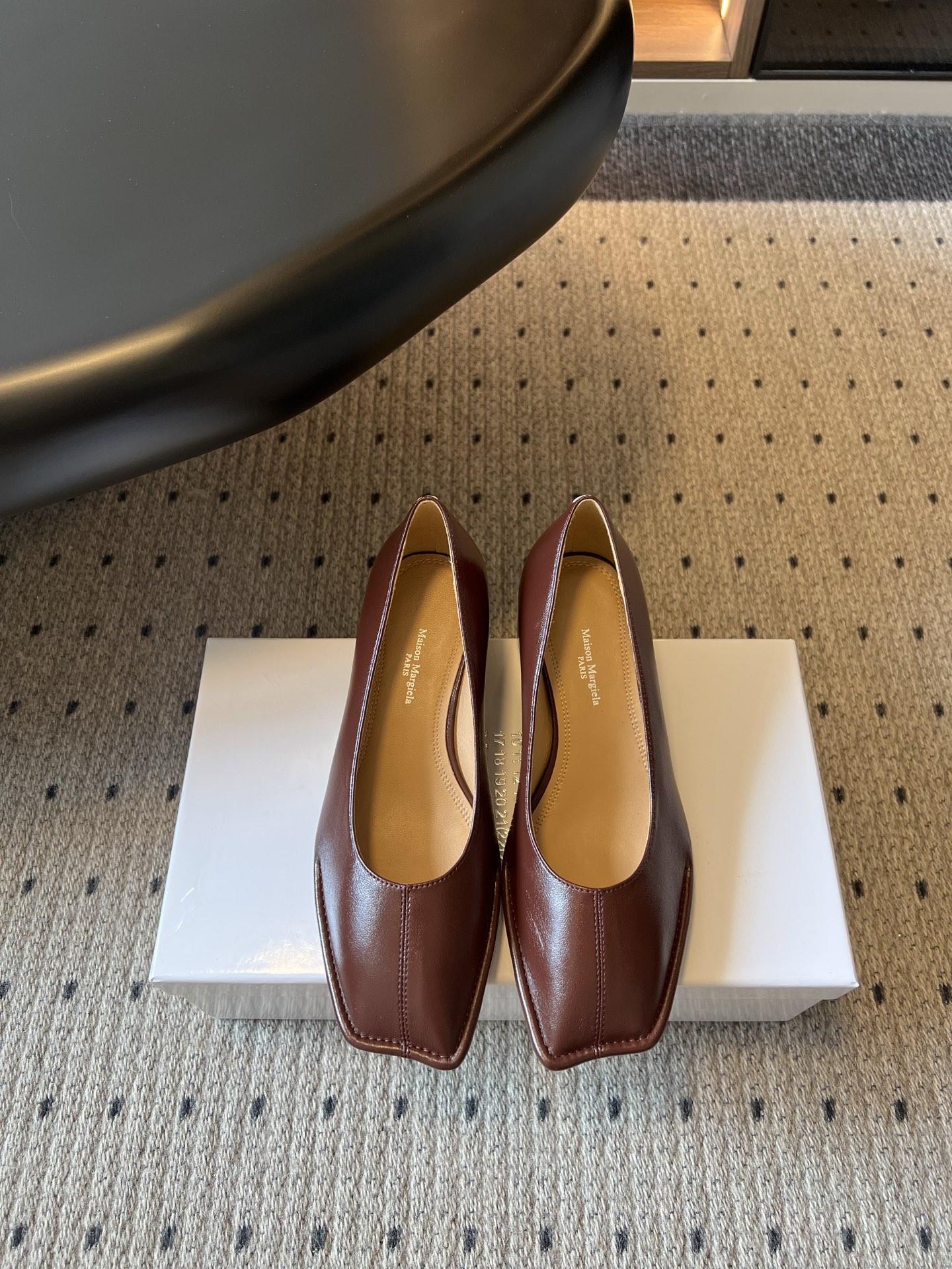 wsxc1783705313661_0 Maison Margiel*26ss summer new collection: square-toed, shallow-cut, low-heeled flats. - 图片 10