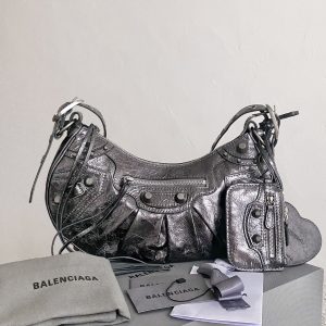 Oil-tanned leather, silver gray, s/32cm.🩶 Ba1enciaga Le Cagole Half-Monthly Pack of Dumplings, Motorcycle Pack