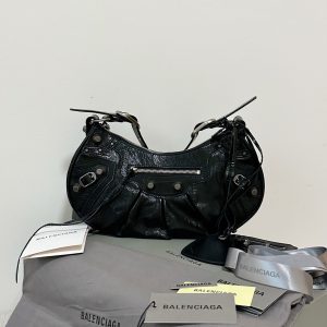 Oil-tanned leather, black/silver, S/33cm.🖤 Ba1enciaga Le Cagole Half-Monthly Pack of Dumplings, Motorcycle Pack