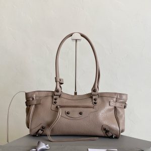 Ba1enciaga East/West baguette with armband, milk tea color.