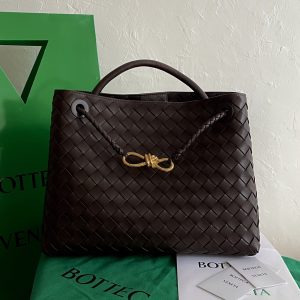 bv andiamo Eight-button briefcase, medium size, chocolate color.