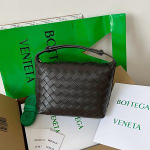 bv Wallace bento lunch box bag, deep chocolate color.