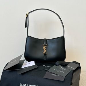 ys1 le5à7 Smooth Leather Shoulder Bag, Plain Black