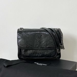 ys1 niki oil-and-wax leather black: silver chain, medium size.
