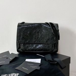 ys1 niki oil-and-wax leather black: black chain, medium size.
