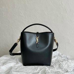 ys1 le37 Handbag with a water bucket, medium size.