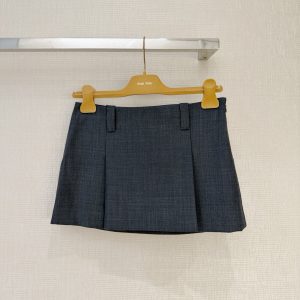 Miu Mi*2026 Spring/Summer New Collection: Gray Pleated Mini Skirt