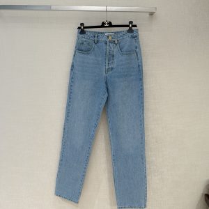 Chane*26’s new light blue wide-leg jeans.