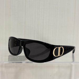Dio*CD letter sunglasses.